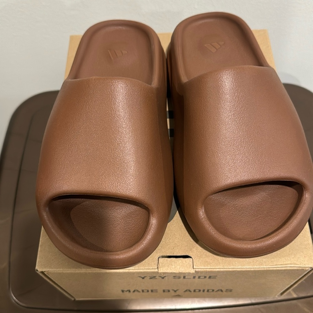 Yeezy Slide 6 - Flax